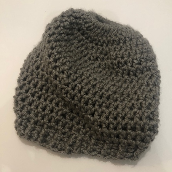 Gray knitted beanie with ponytail hole. - Picture 1 of 2